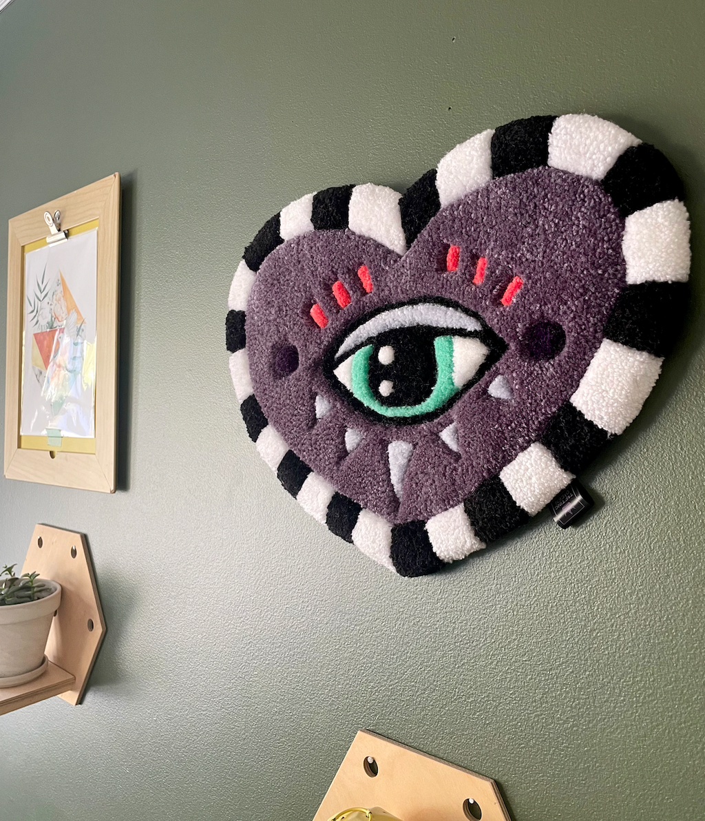 X_Coeur oeil, tufting mural